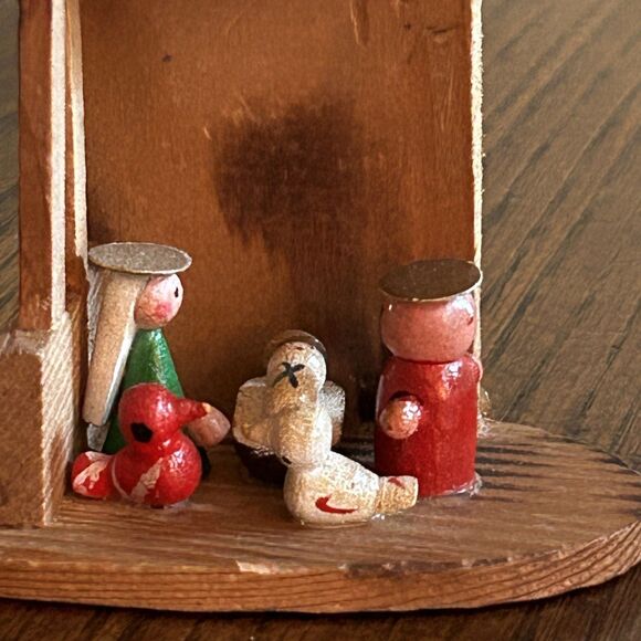 Vintage Russ Berrie 3" Nativity Scene Ornament Wood Jesus Mary Joseph Manger - Picture 3 of 7